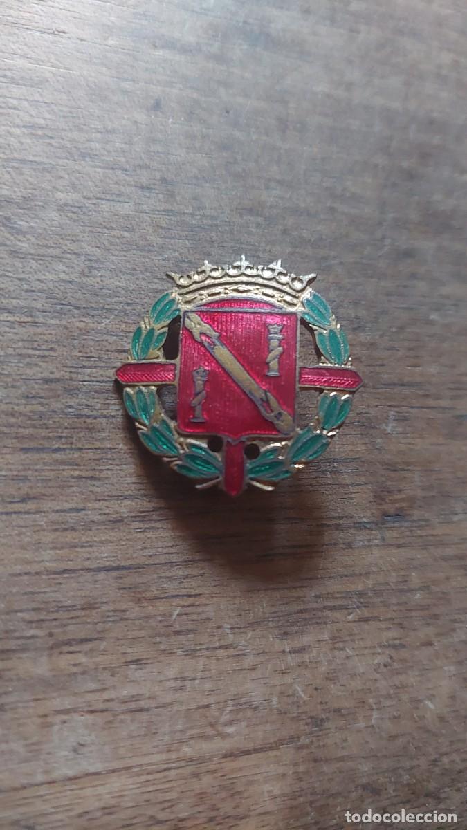 Militaria: Emblema escudo nobiliario de Franco
