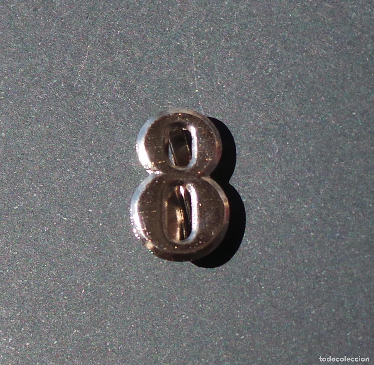 Militaria: DISTINTIVO NUMERAL N&ordm;8 - 2 CM DE ALTO