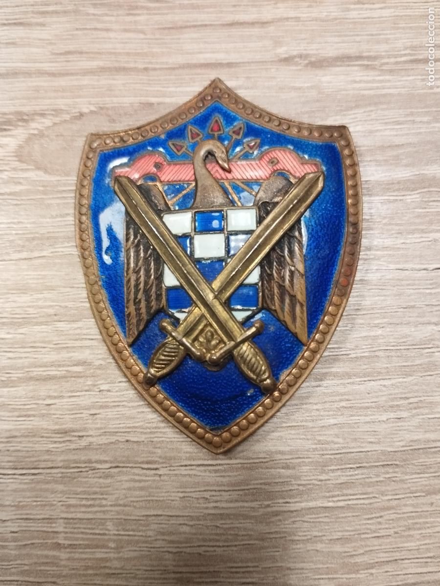 Military Antiques: INSIGNIA-ESCUDO DE LAS MILICIAS UNIVERSITARIAS FALANGISTAS SEU. VER FOTO ADJUNTA