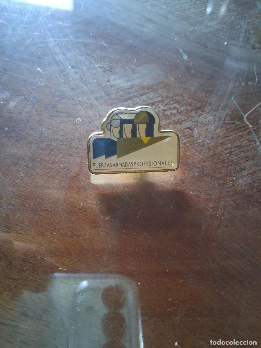 Militaria: Pins o insignia Fuerzas armadas profesionales ej&eacute;rcito militar