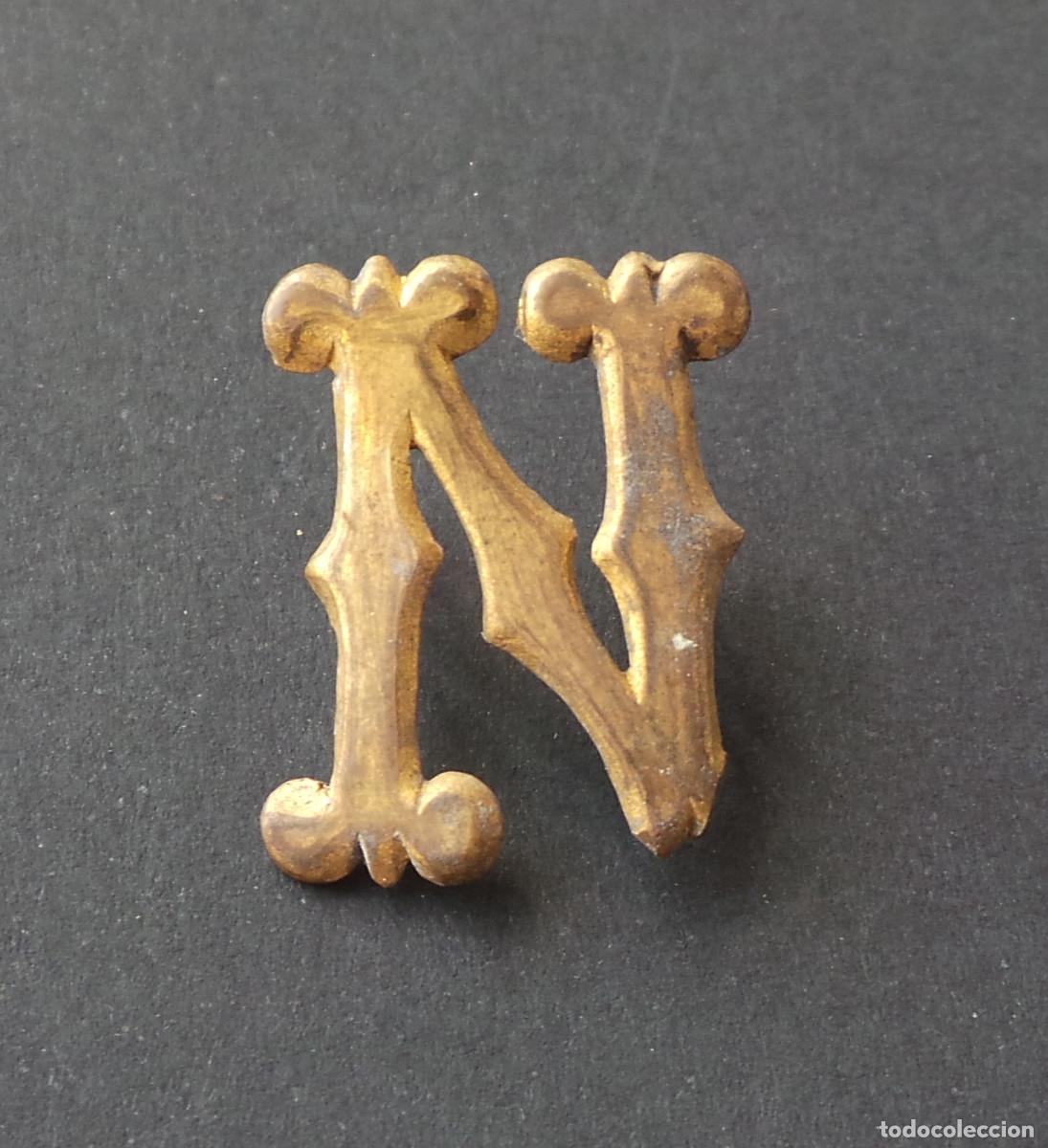 Militaria: DISTINTIVO LETRA N. 2,2 CM DE ALTO.