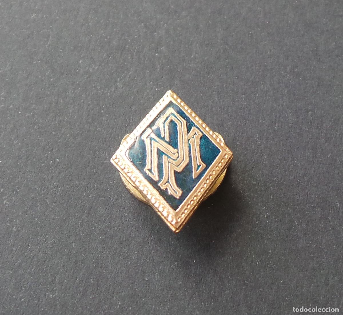 Militaria: INSIGNIA DE SOLAPA. POLIC&Iacute;A MUNICIPAL. AZUL.