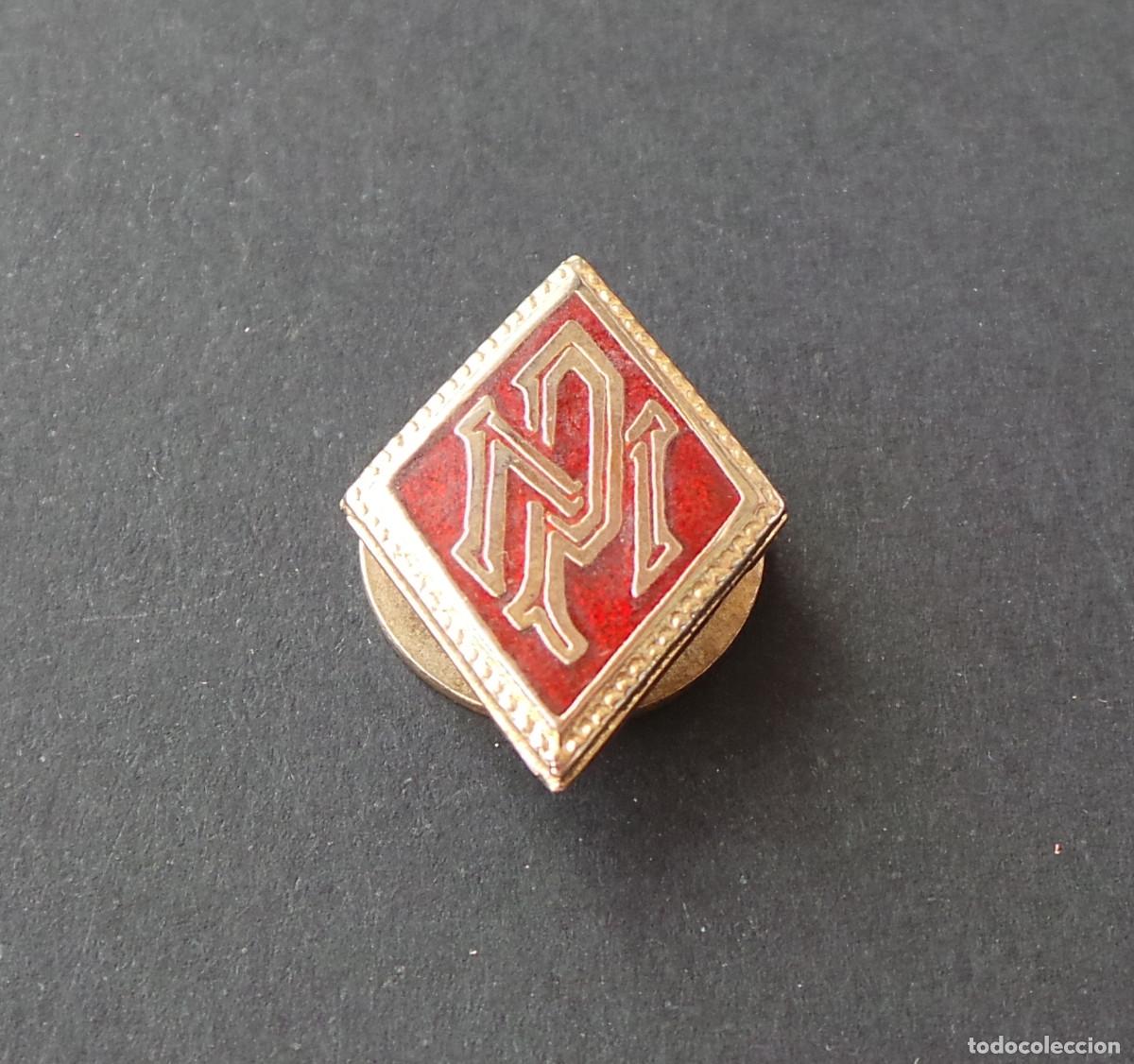 Military Antiques: INSIGNIA DE SOLAPA. POLIC&Iacute;A MUNICIPAL. ROJO.