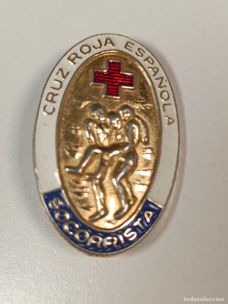 Military Antiques: INSIGNIA ESCUDO METALICO DE CRUZ ROJA ESPA&Ntilde;OLA SOCORRISTA