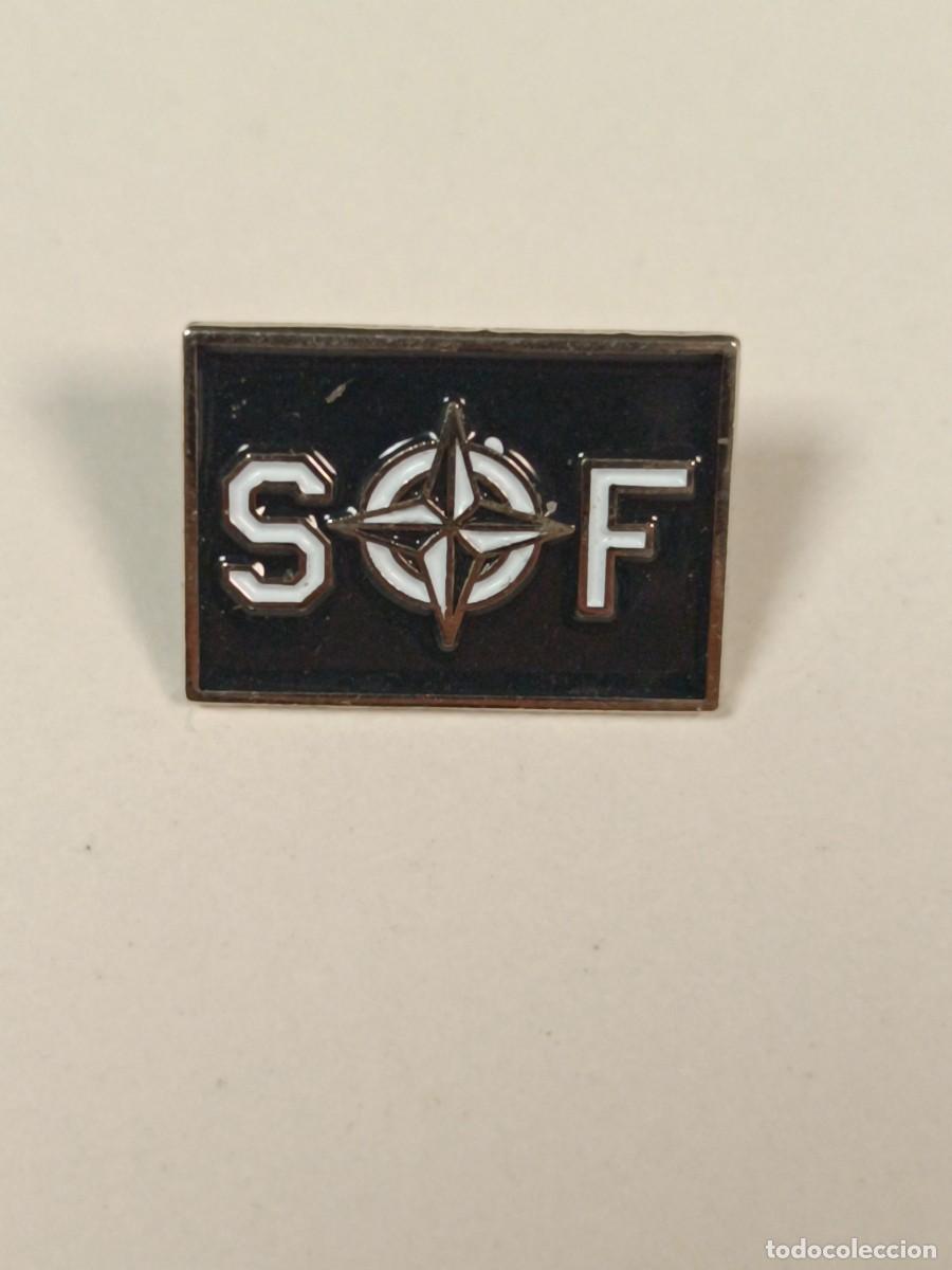 Militaria: INSIGNIA ESCUDO METALICO DE ONU OTAN ISAF