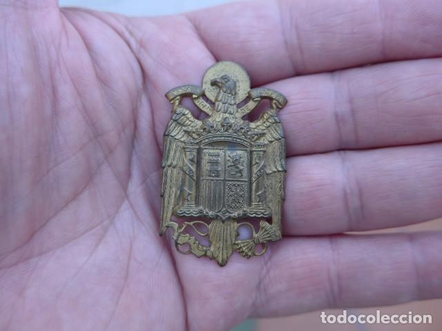 Militaria: ANTIGUA AGUILA DE GORRA EPOCA FRANCO