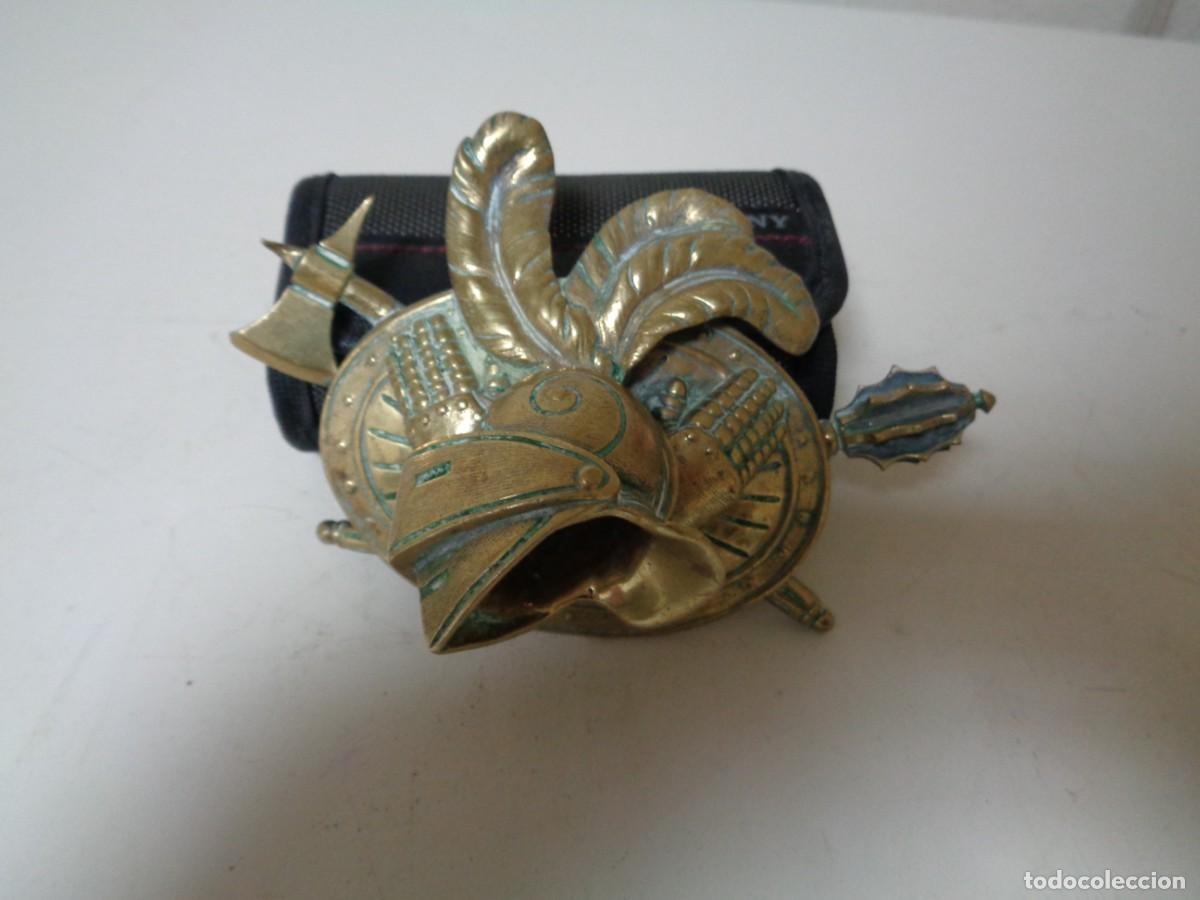 Militaria: escudo de armas en bronce siglo XIX
