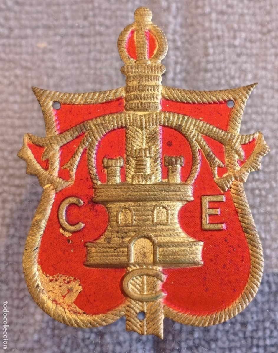Militaria: Distintivo met&aacute;lico. Cuerpo Ej&eacute;rcito Castilla.