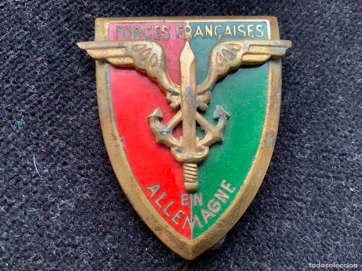 Militaria: Antigua insignia militar, forces fran&ccedil;aises en Allemagne, fuerzas francesas en alemania, 15,04gr.