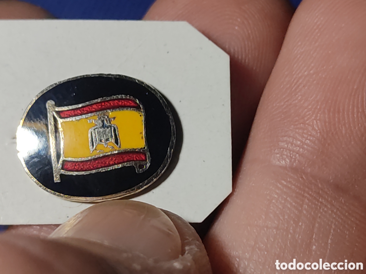 Militaria: Antigua insignia bandera de Espa&ntilde;a esmaltada & Aguila de San Juan.