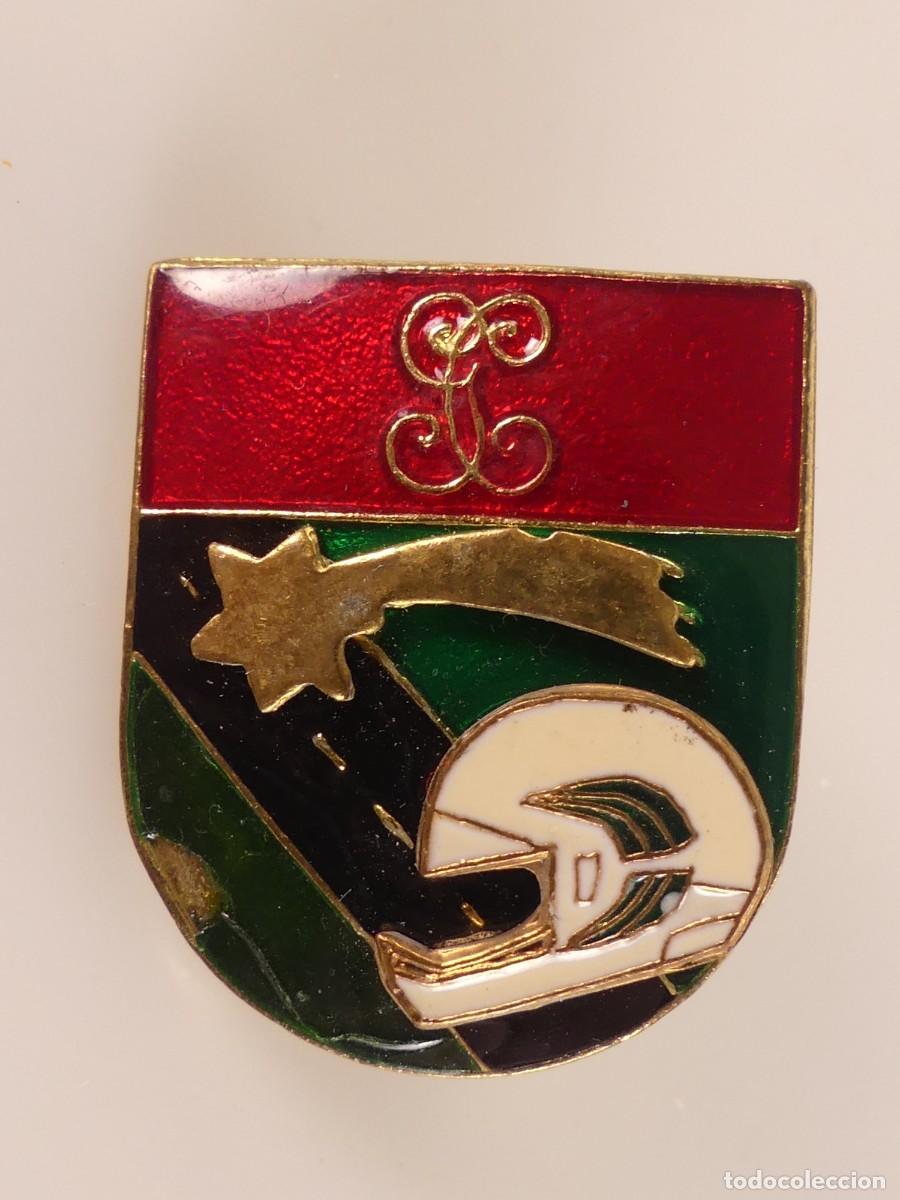 Militaria: Emblema o distintivo de permanencia Guardia Civil de Tr&aacute;fico