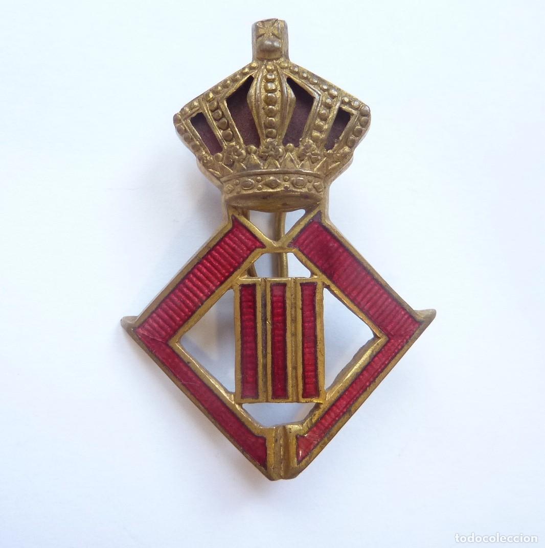 Militaria: B&eacute;lgica: Antiguo distintivo Rey Leopoldo III. Monograma real belga. Emblema para gorra. 1934 - 1951