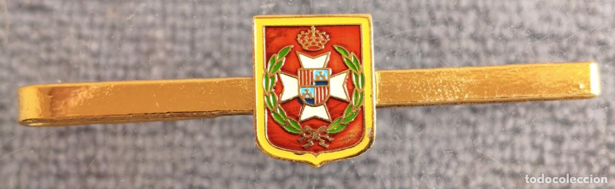 Militaria: Espa&ntilde;a. Pasador de corbatas o pisacorbatas. Sanidad. Mallorca.