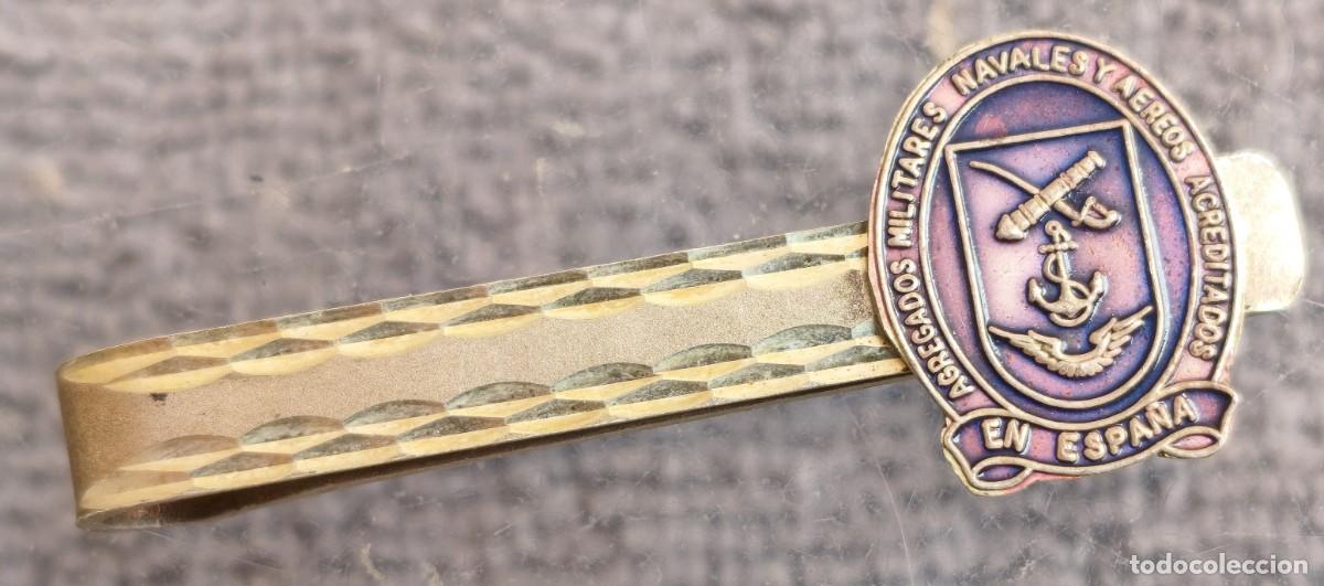 Militaria: Espa&ntilde;a. Pasador de corbatas o pisacorbatas. Agregados Militares Navales y A&eacute;reos