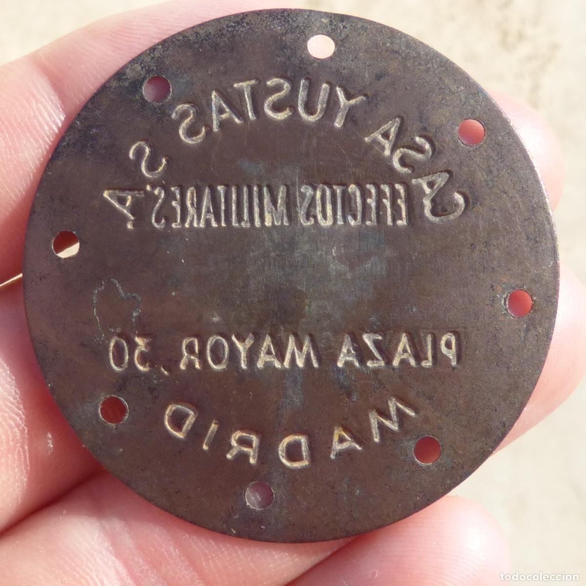 Militaria: Chapa trasera de escarapela, casa yustas Madrid. 50mm , 7,87gr.