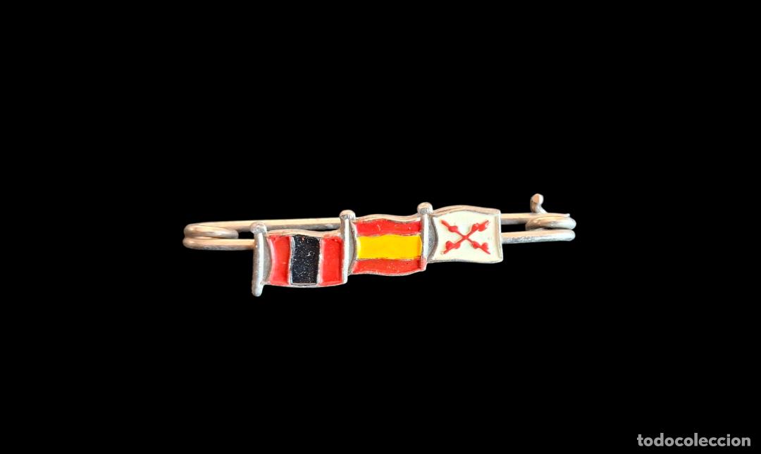 Militaria: (MI-260507)INSIGNIA DE AGUJA FALANGE,NACIONAL Y CARLISTA - GUERRA CIVIL?