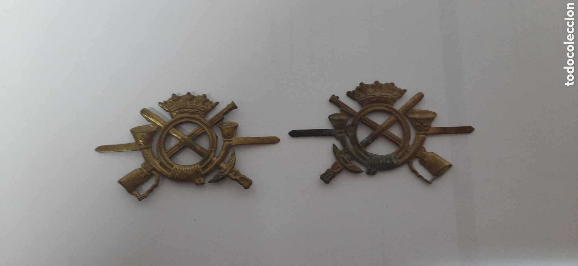 Militaria: DOS INSIGNIAS DE CUELLO DE INFANTERIA bando franquista SIN USAR finales G.C.E a&ntilde;os 40