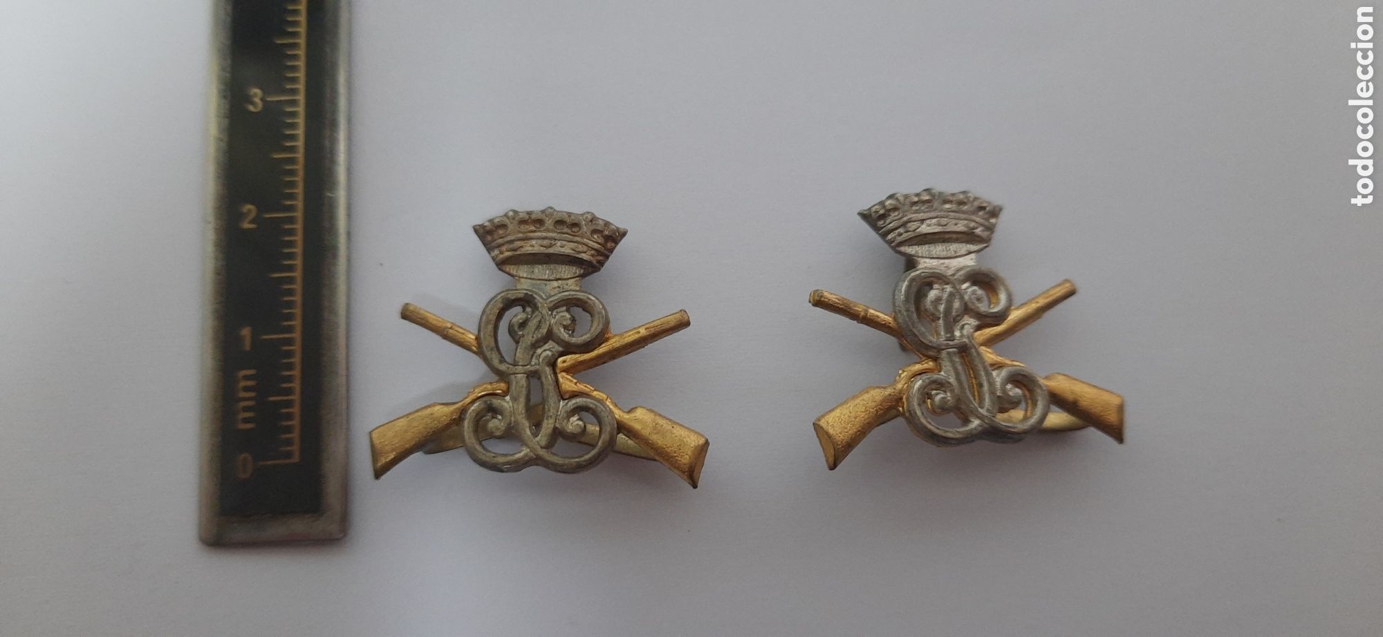 Militaria: pareja insignias guardia civil carabineros francistas
