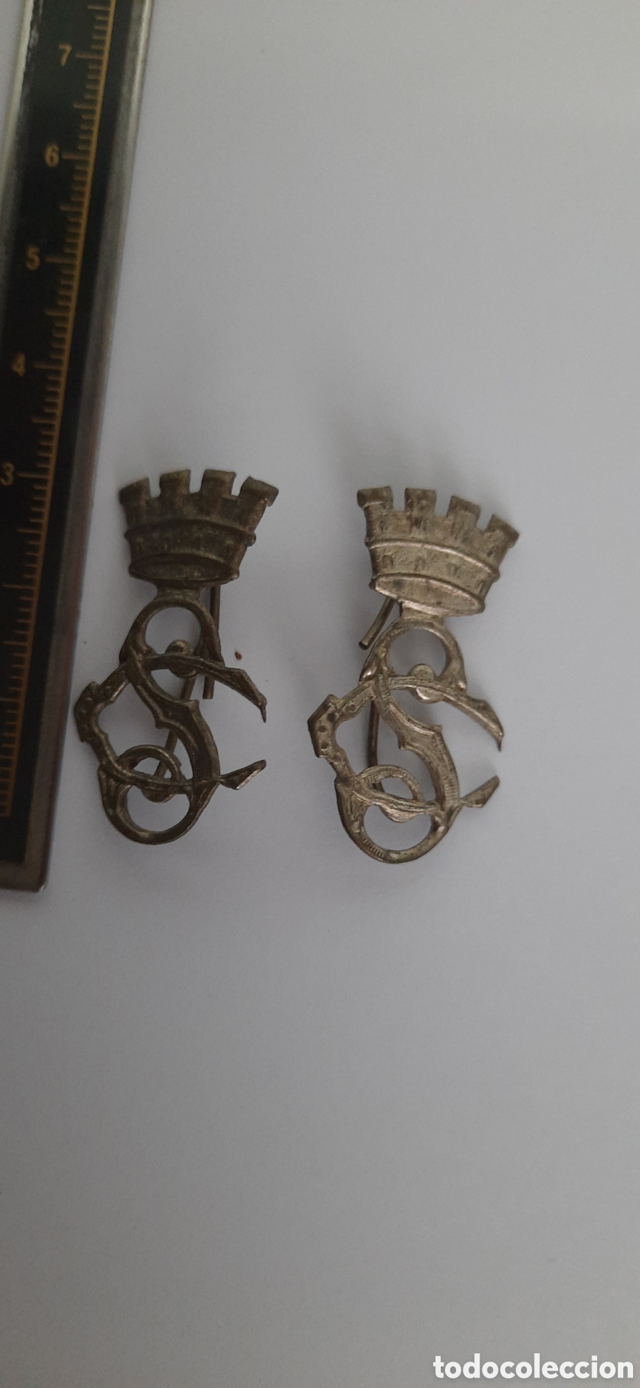 Militaria: pareja insignias de cuello de carabineros de la republica