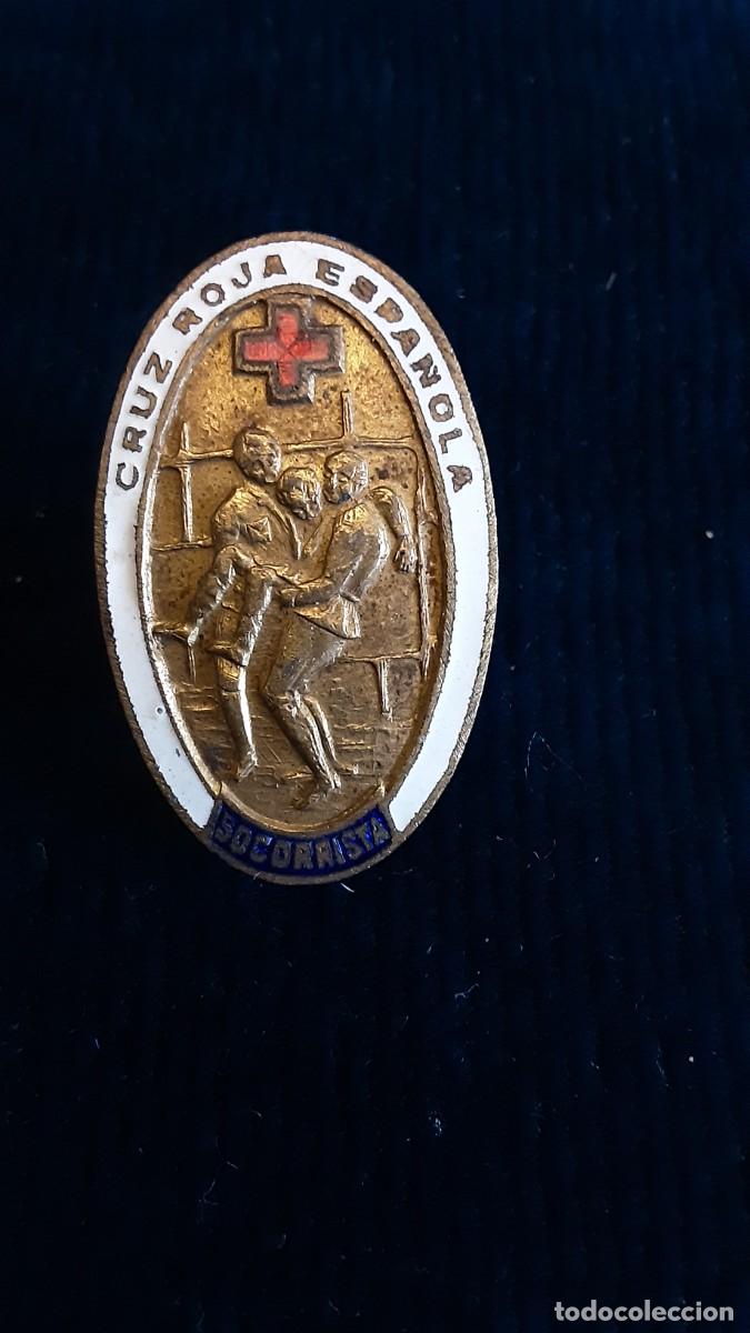 Militaria: ANTIGUA INSIGNIA SOCORRISTA CRUZ ROJA ESMALTADA
