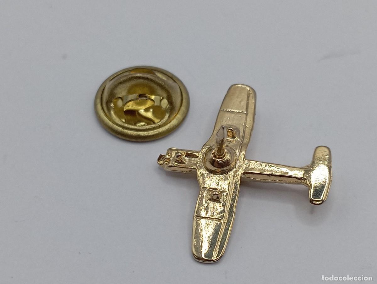 Militaria: Pin de avi&oacute;n. Dorado. - Foto 2