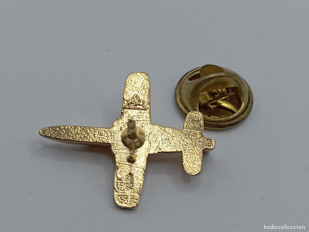 Militaria: Pin de avi&oacute;n. Dorado. - Foto 2