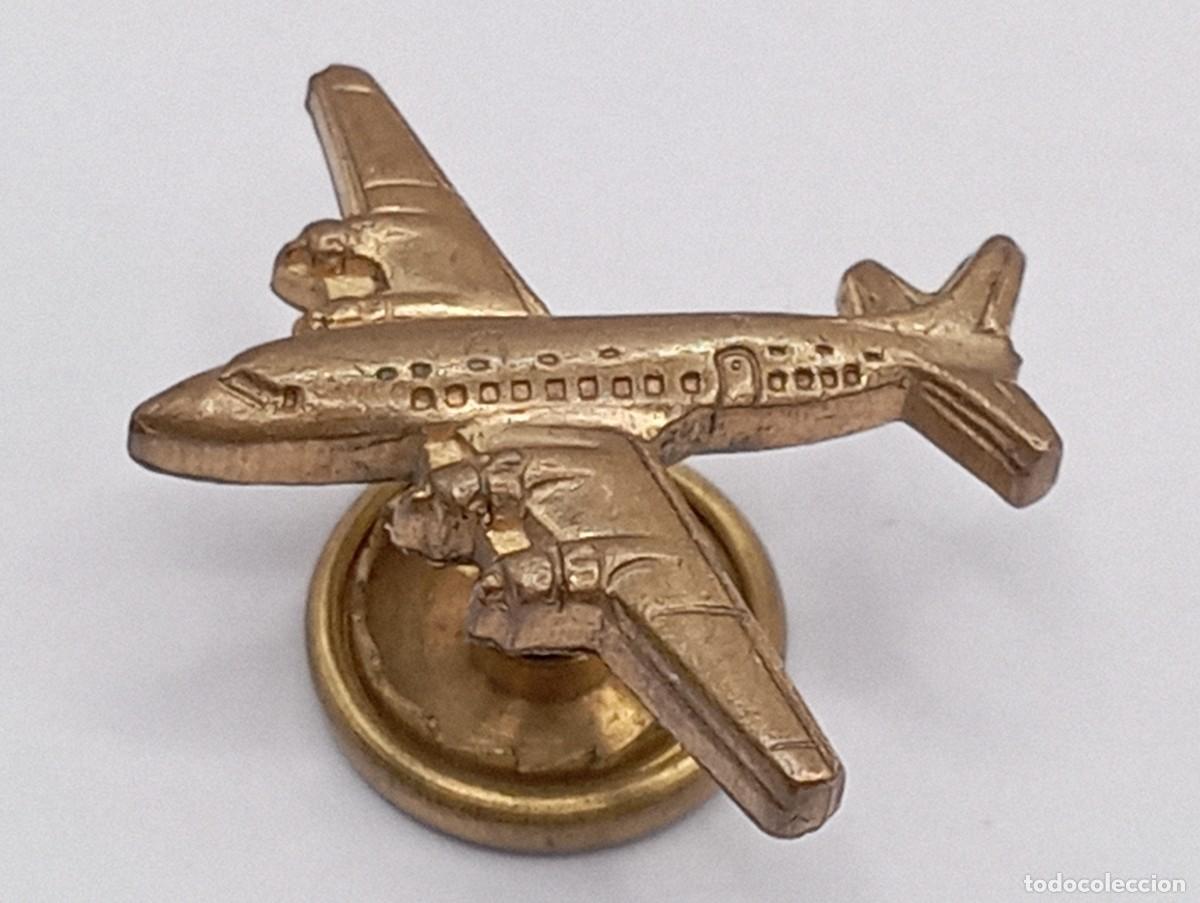 Militaria: Antiguo pin de avi&oacute;n. - Foto 1
