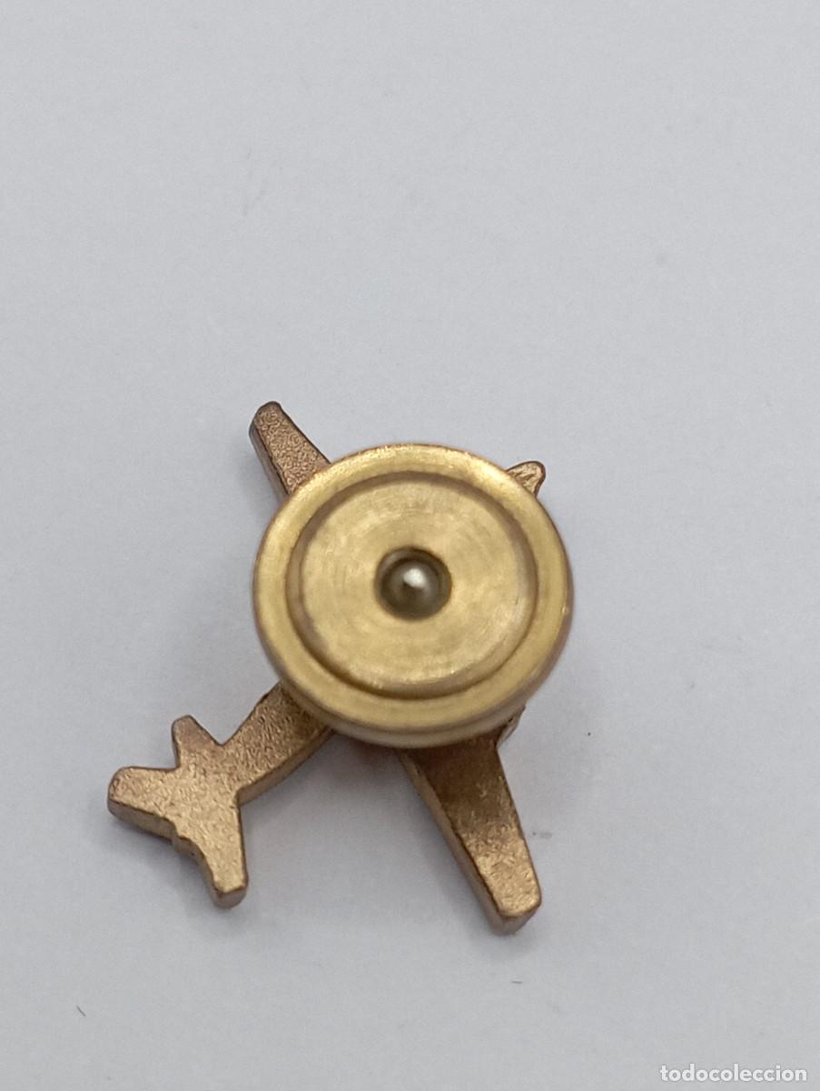 Militaria: Antiguo pin de avi&oacute;n. - Foto 2