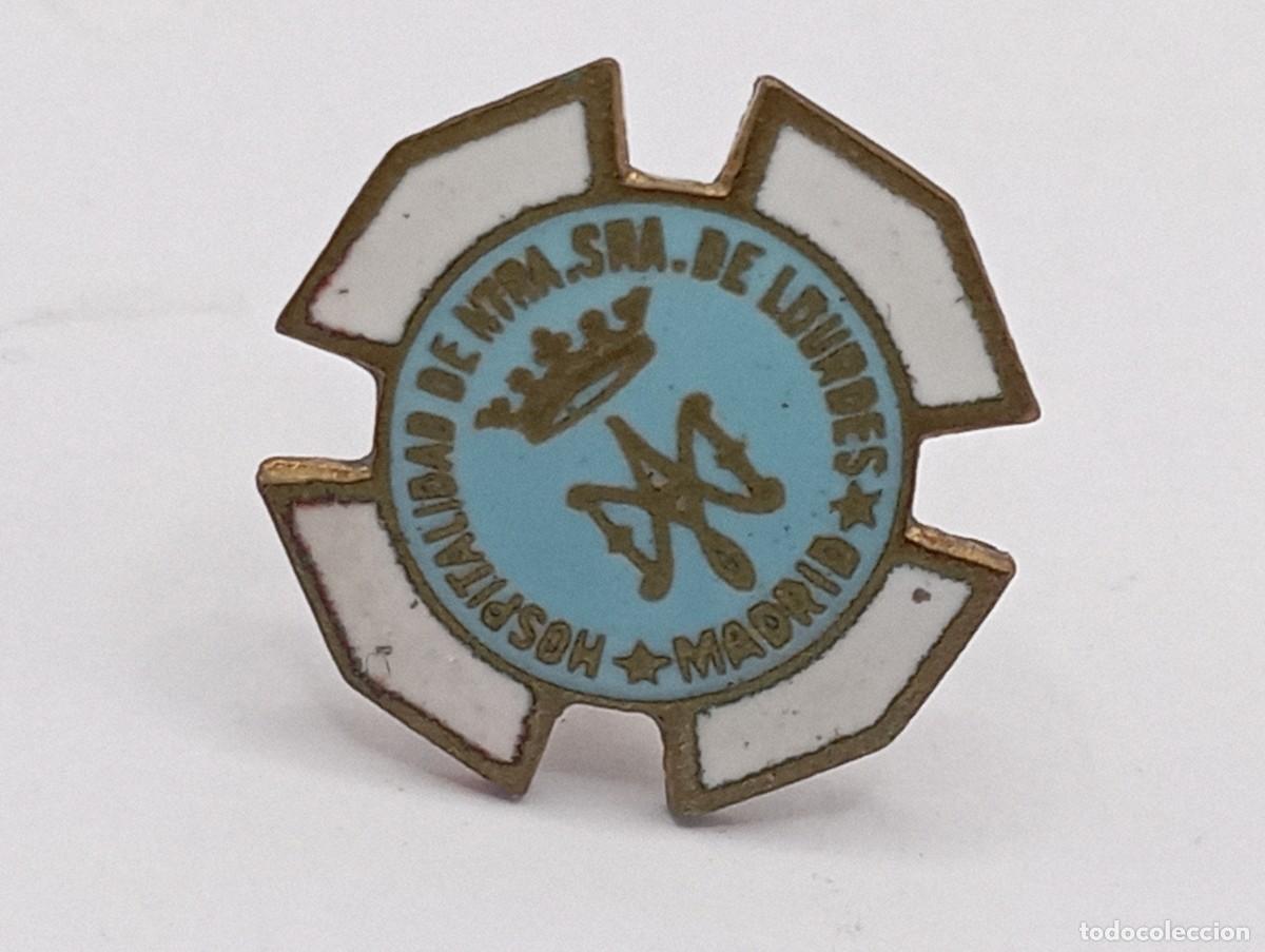 Militaria: Distintivo de la Hospitalidad de Nuestra Se&ntilde;ora de Lourdes. Madrid.