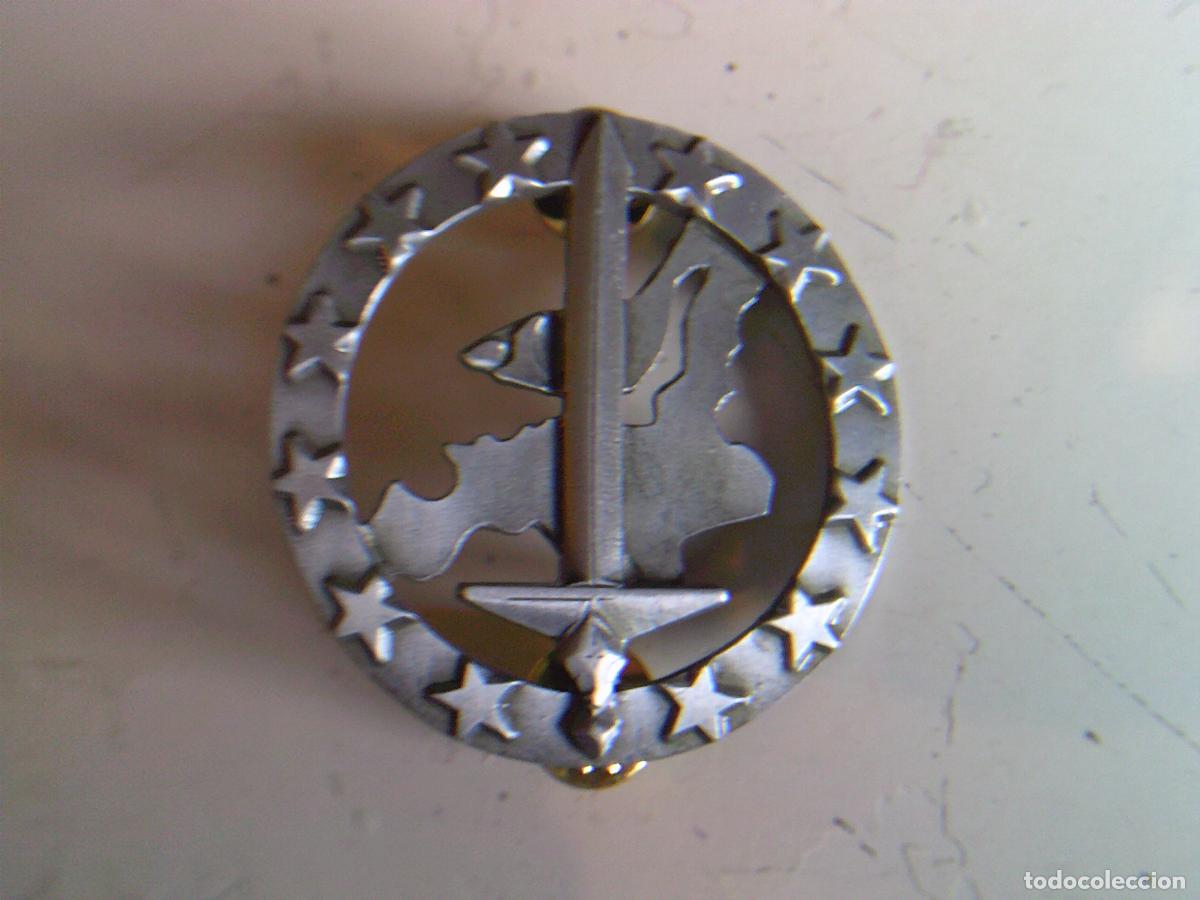 Militaria: Insignia del Eurocuerpo para la boina