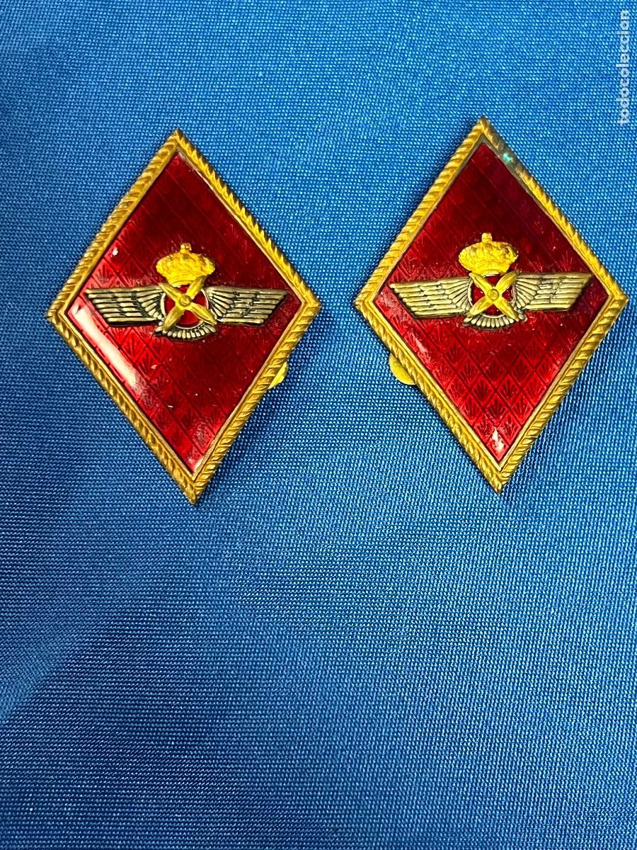 Militaria: PAREJA DE ROMBOS MILITARES ESMALTADOS EN ROJO - DISTINTIVOS DE SOLAPA DEL EJ&Eacute;RCITO DEL AIRE (TROPAS
