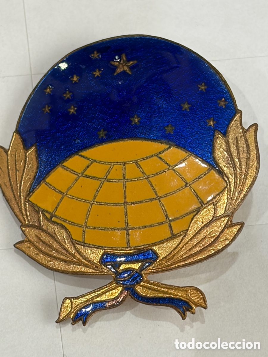 Militaria: Distintivo de pecho del Servicio Geogr&aacute;fico del Ej&eacute;rcito Espa&ntilde;ol mide 4,2 x 3,8 cm excelente estado