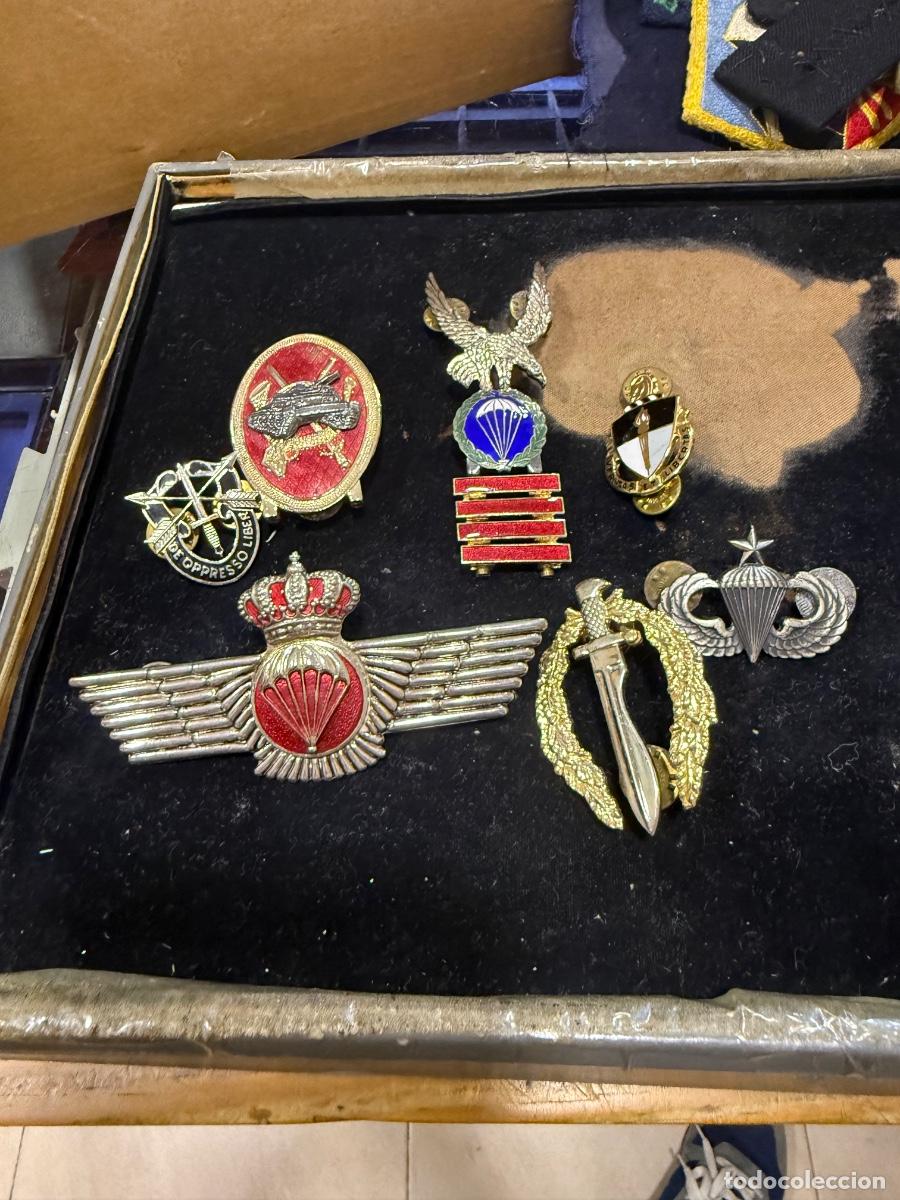 Militaria: Buen lote de pins e insiginias militares