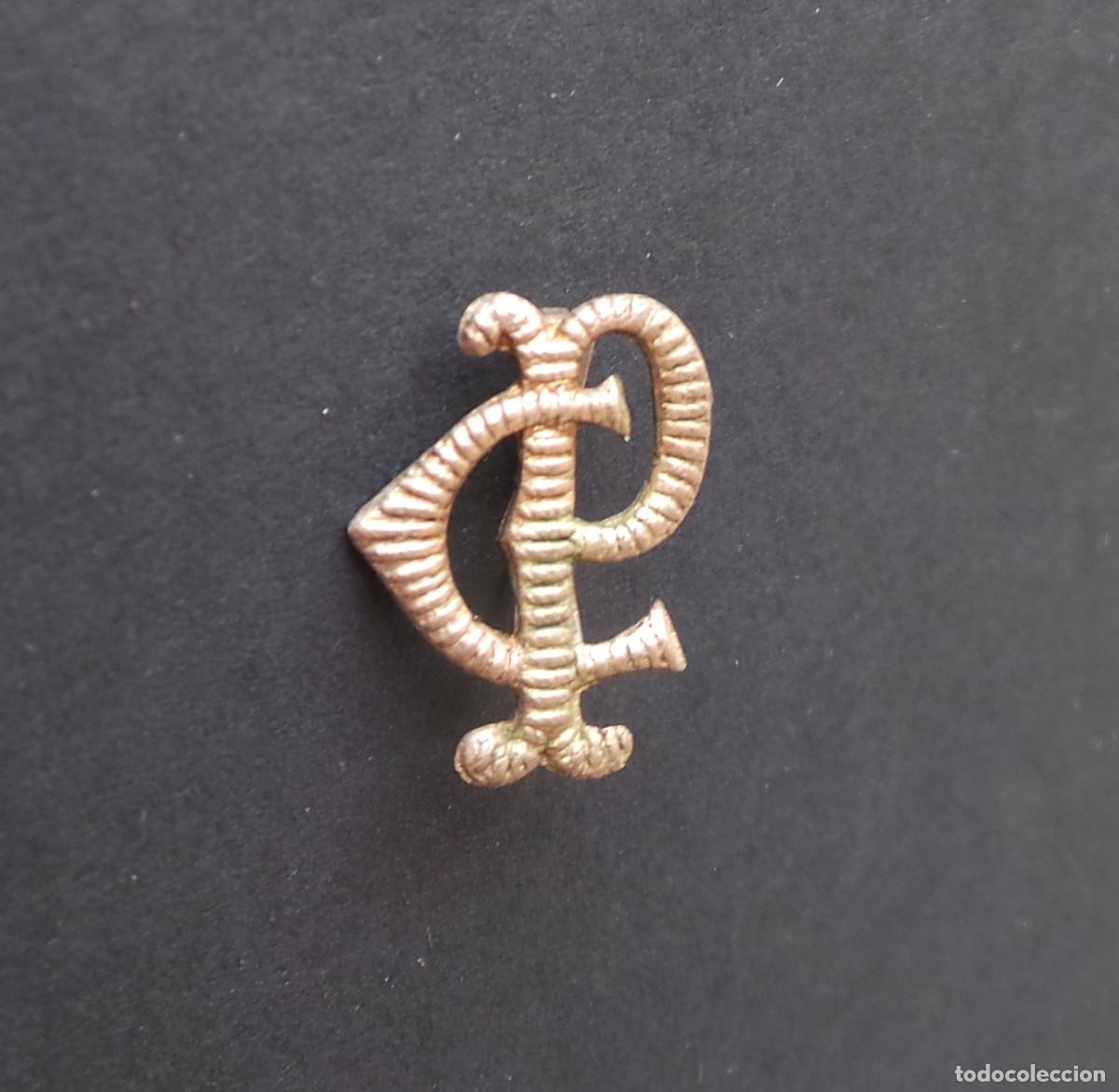 Militaria: INSIGNIA MET&Aacute;LICA, INICIALES ENTRELAZADAS CP, CUERPO DE PRISIONES