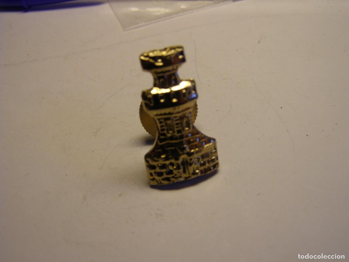 Militaria: Insignia de ingeniero militar, Ej&eacute;rcito Espa&ntilde;ol, a&ntilde;os 80.