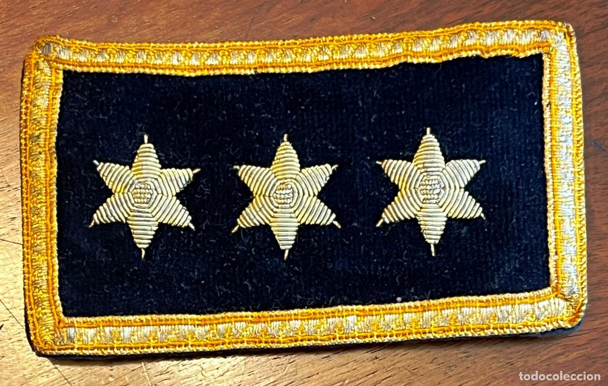 Militaria: ANTIGUA GALLETA DE CAPITAN GUERRA CIVIL, BORDADA EN HILO DE ORO, MIDE 10,3 X 5,6 CMS. APROXIMADAMENT