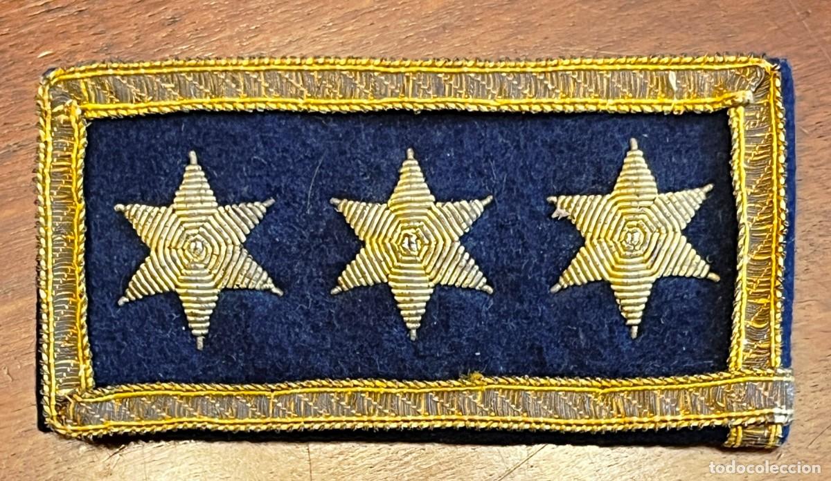 Militaria: ANTIGUA GALLETA DE CAPITAN GUERRA CIVIL, BORDADA EN HILO DE ORO, MIDE 9,6 X 4,7 CMS. APROXIMADAMENTE