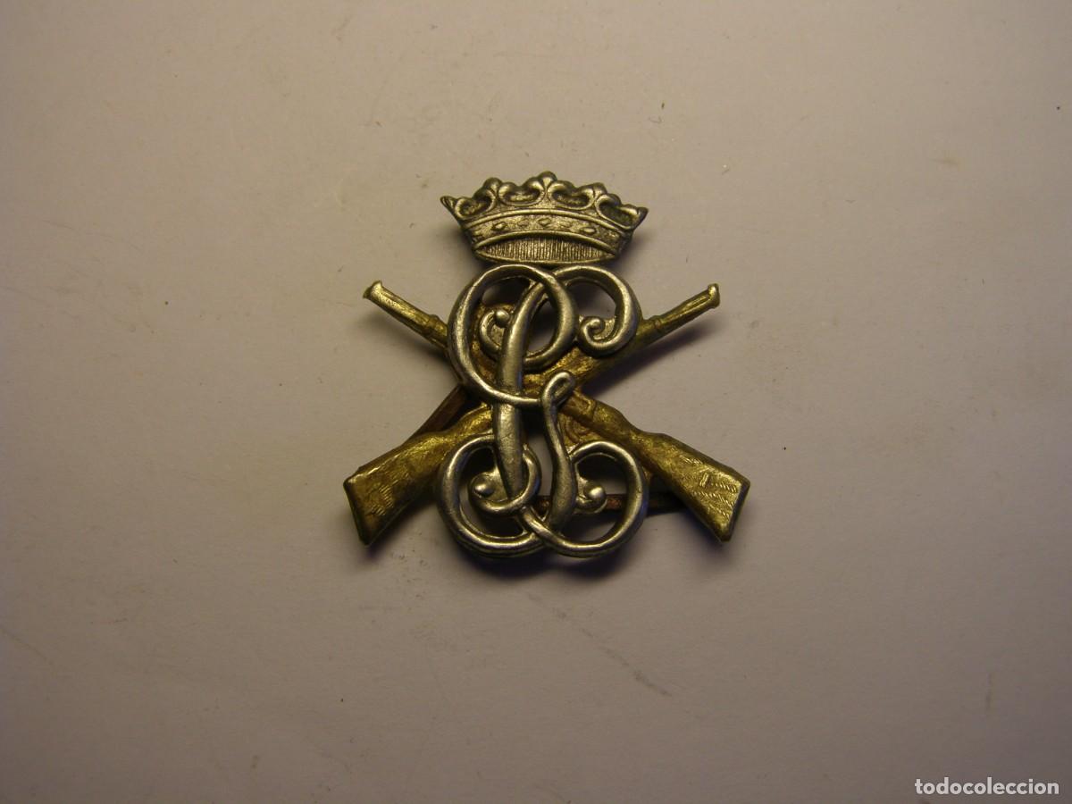 Militaria: Insignia de solapa o gorro, carabineros guardia civil, a&ntilde;os 1939-43.