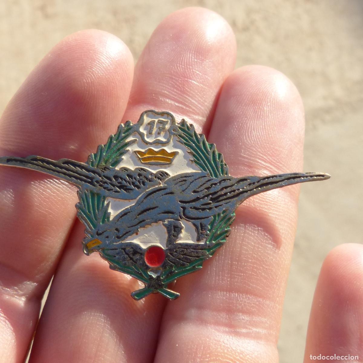 Militaria: Insignia ejercito del aire , cazadores, ala 17 valencia. 4,17gr. 5,4x3cm.
