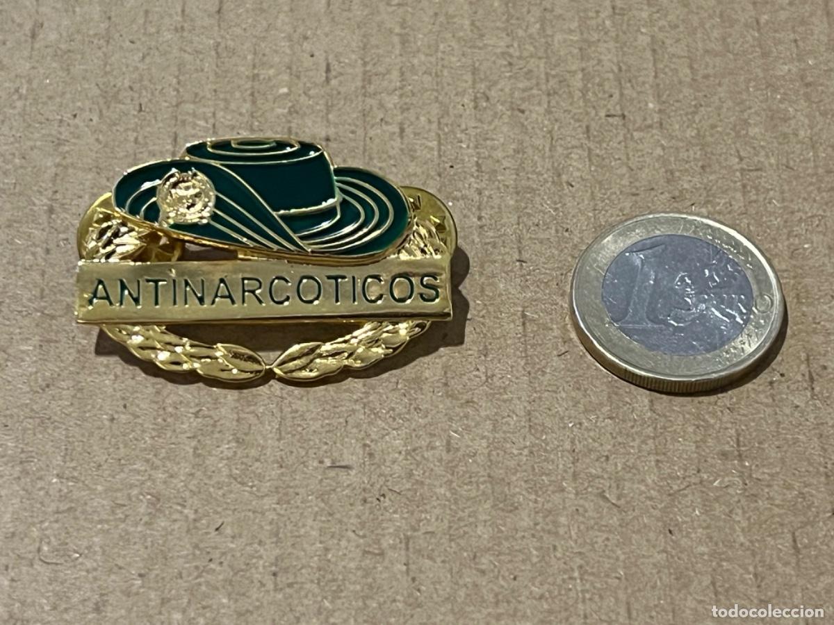 Militaria: Insignia de metal militar EJ&Eacute;RCITO POLIC&Iacute;A COLOMBIA antinarcoticos