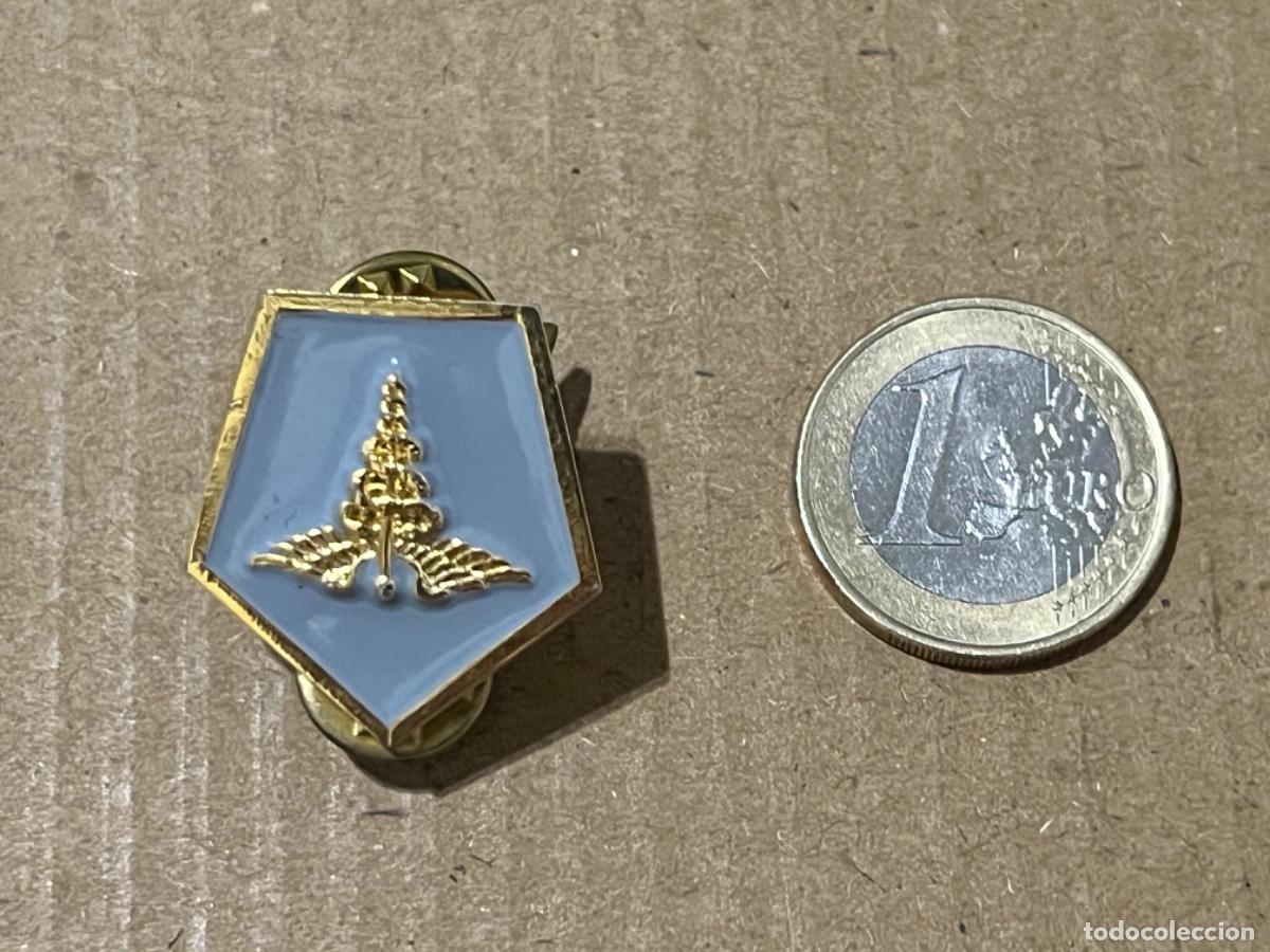 Militaria: Insignia de metal militar EJ&Eacute;RCITO POLIC&Iacute;A COLOMBIA