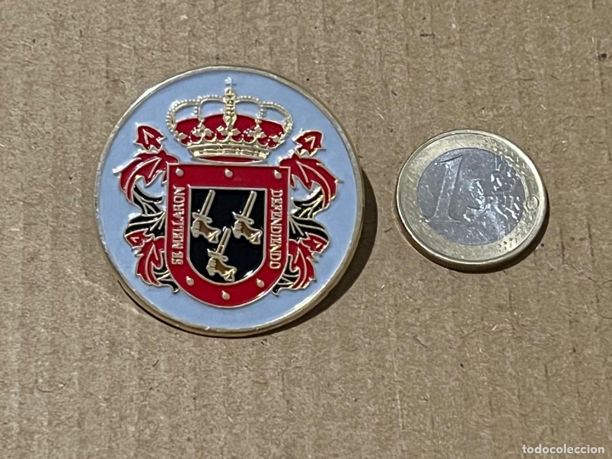 Militaria: Insignia de metal militar EJ&Eacute;RCITO COLOMBIA se mellaron defendiendo