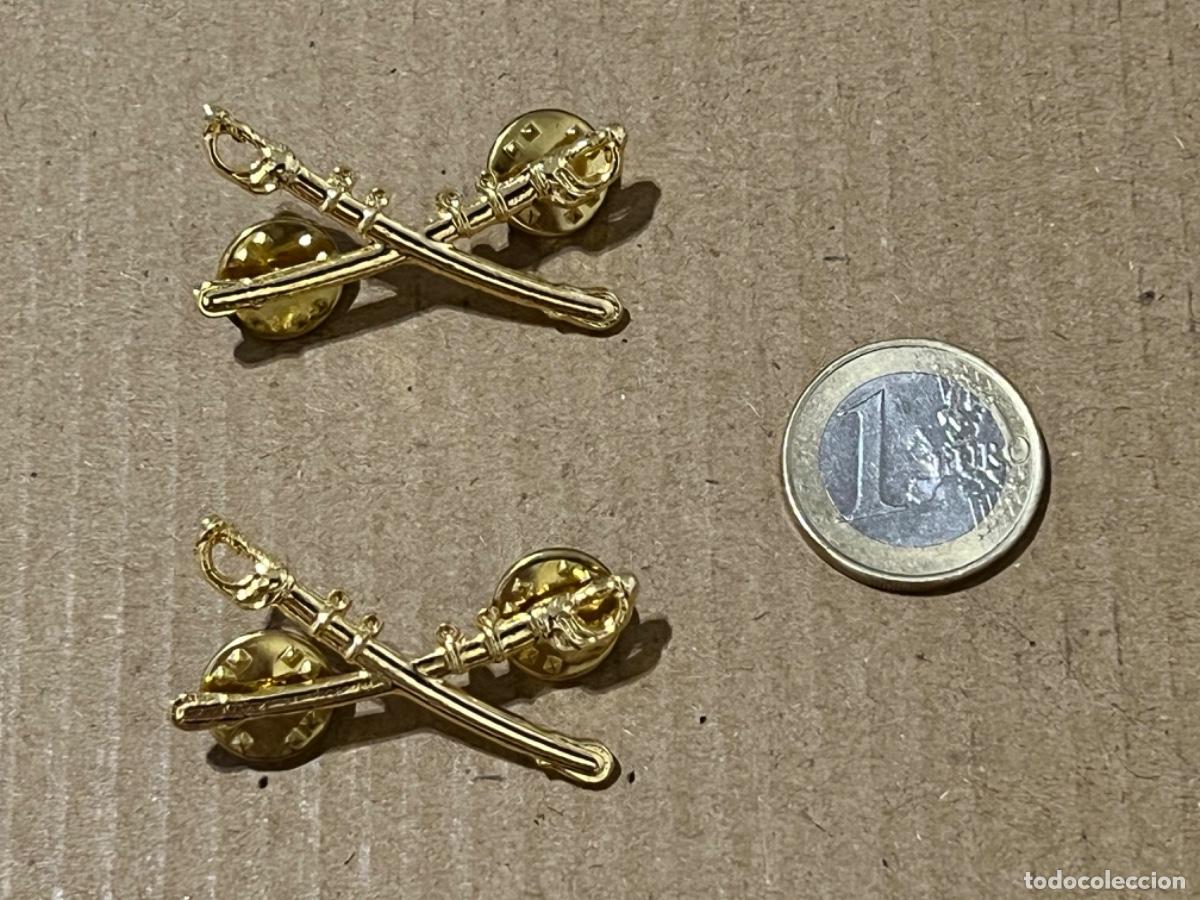 Militaria: 2 Insignias de metal militar EJ&Eacute;RCITO NACIONAL COLOMBIA caballer&iacute;a