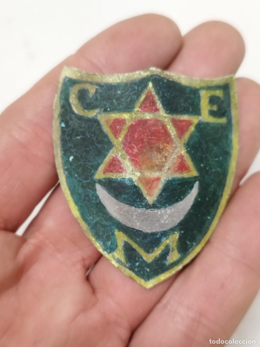 Militaria: Antigua placa, insignia. CEM, parece artesanal posterior a guerra civil.