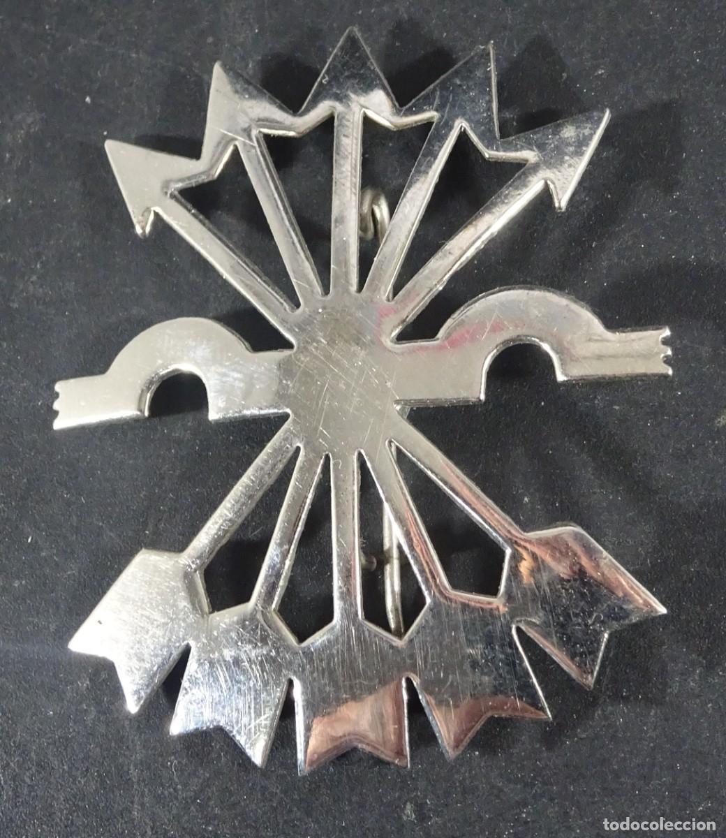 Militaria: ANTIGUA INSIGNIA METAL, FALANGE , YUGO FLECHAS, JONS, VER FOTOS