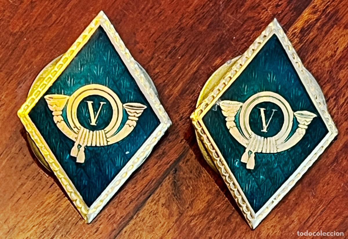 Militaria: Pareja de rombos de la Unidad de Monta&ntilde;a V, excelente estado de conservaci&oacute;n, tal como puede verse