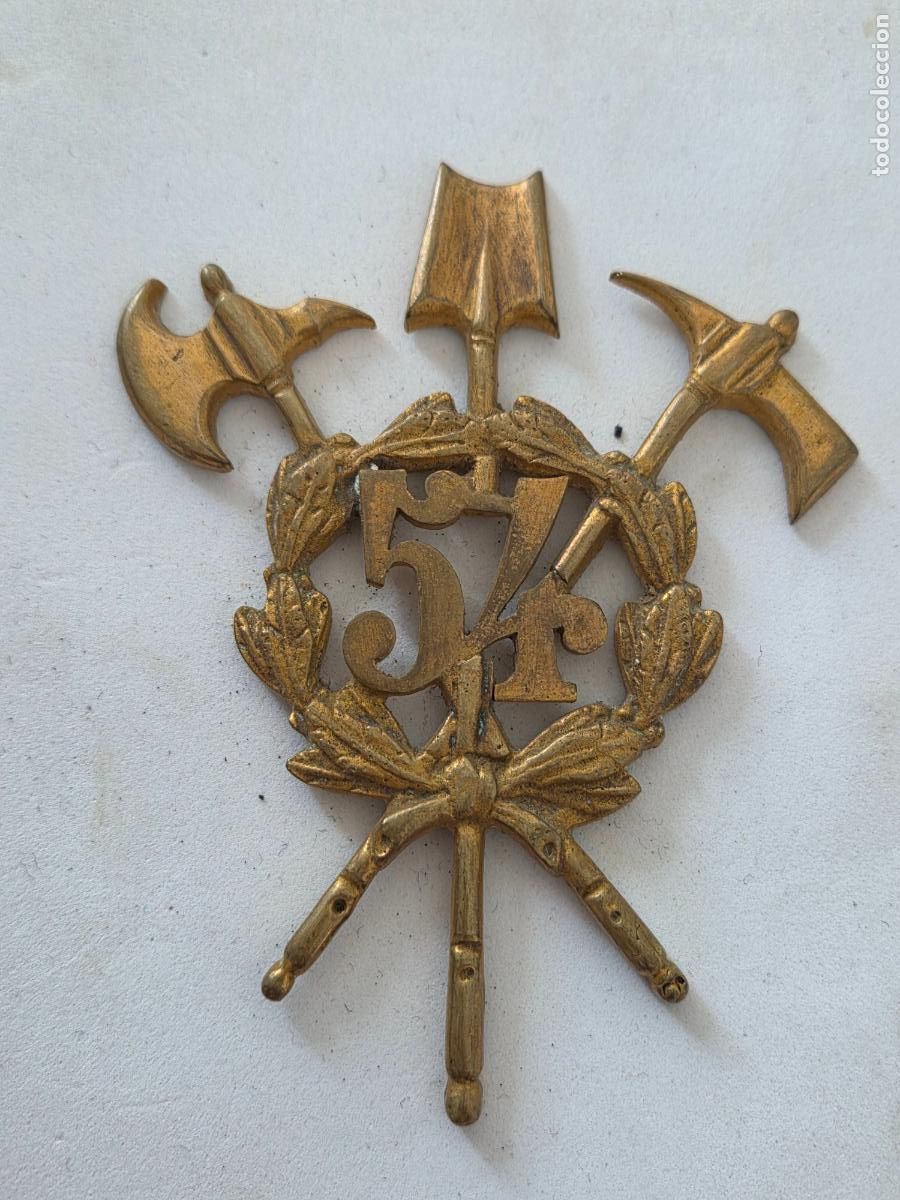 Militaria: RARO EMBLEMA GASTADORES 54 CEUTA METAL 9.5CM