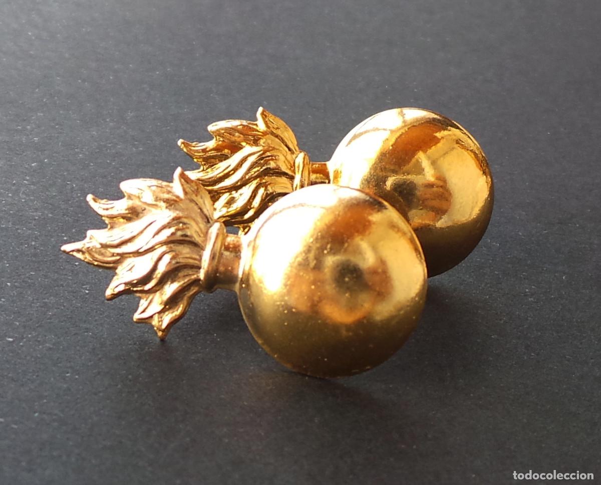 Militaria: EMBLEMAS DE CUELLO DE ARTILLER&Iacute;A.