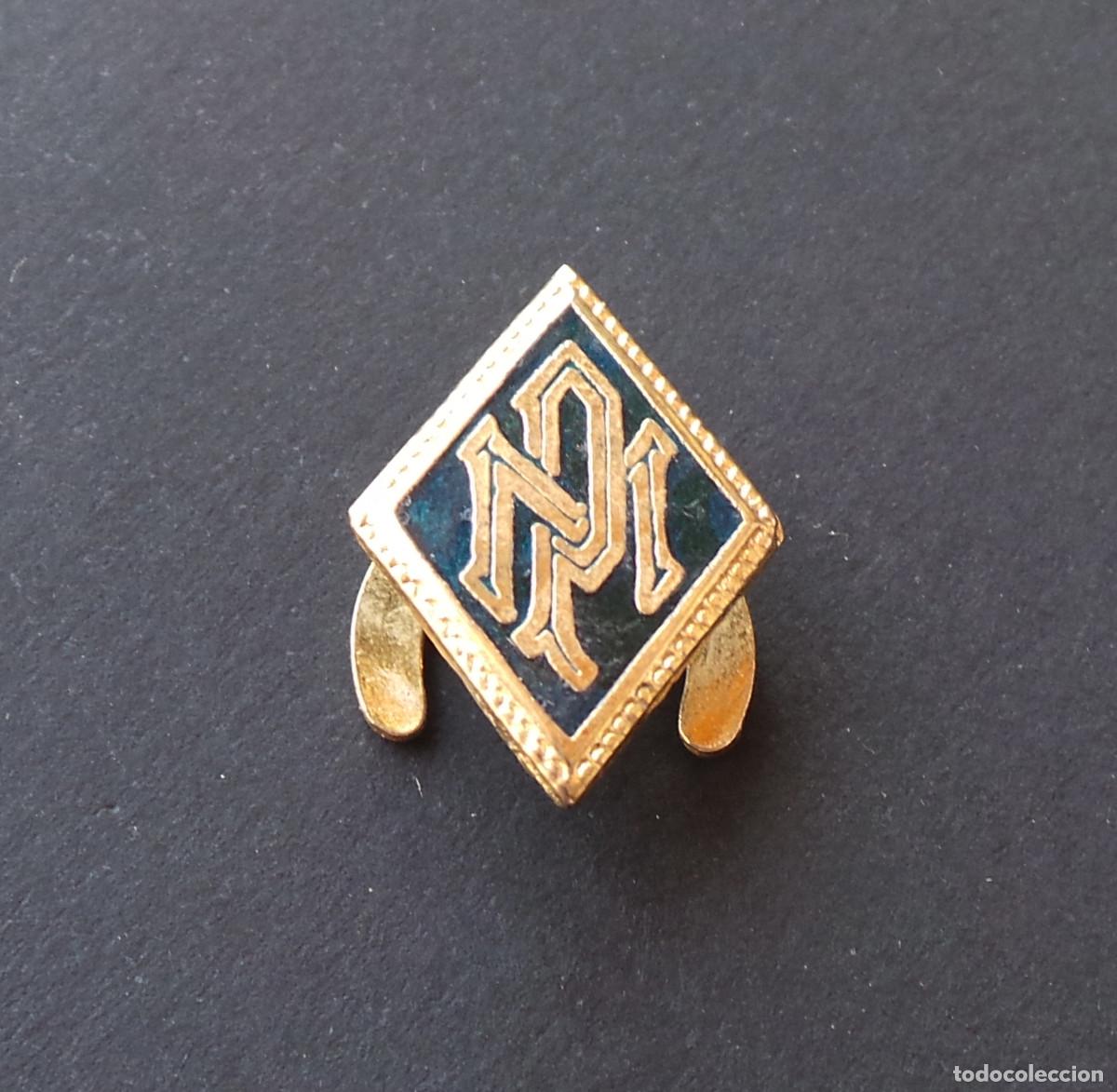 Militaria: INSIGNIA DE SOLAPA. POLIC&Iacute;A MUNICIPAL. AZUL.