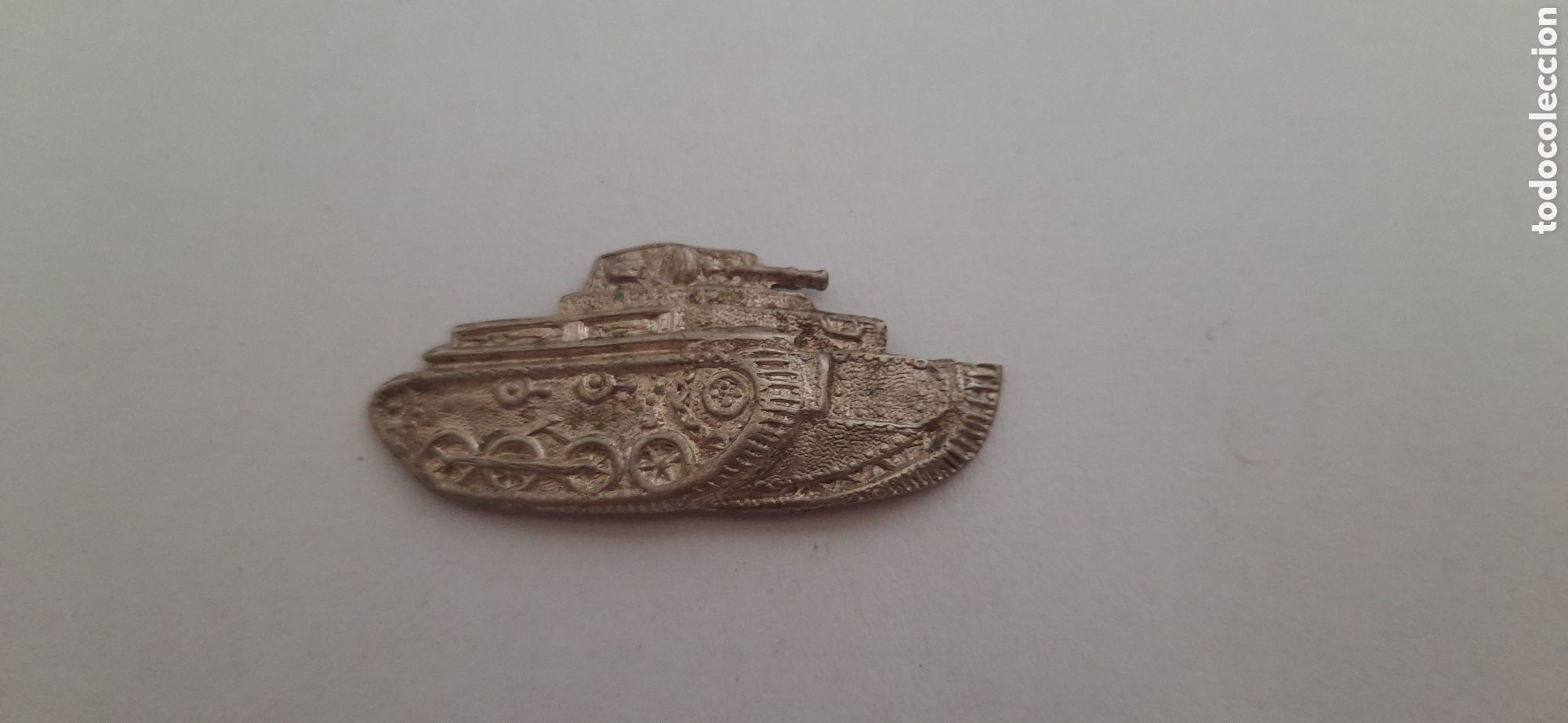 Militaria: insignia de tanque a catalogar